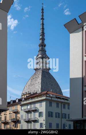 Mole Antonelliana, Turin, Italie - 28 juillet 2023. Vue sur la mole Antonelliana, symbole et monument principal de la ville de Turin. voyages et tourisme desti Banque D'Images