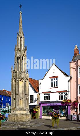 Vue du marché Cross sur la place du marché dans le centre-ville, Glastonbury, Somerset, Royaume-Uni, Europe. Banque D'Images