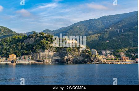 Paysage autour de Monterosso al Mare, une petite ville dans une zone côtière nommée Cinque Terre en Ligurie, située dans le nord-ouest de l'Italie Banque D'Images