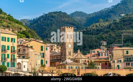 Paysage autour de Monterosso al Mare, une petite ville dans une zone côtière nommée Cinque Terre en Ligurie, située dans le nord-ouest de l'Italie Banque D'Images