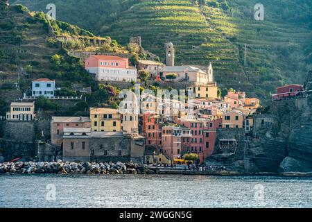 Paysage autour de Vernazza, une petite ville dans une zone côtière nommée Cinque Terre en Ligurie, situé dans le nord-ouest de l'Italie Banque D'Images