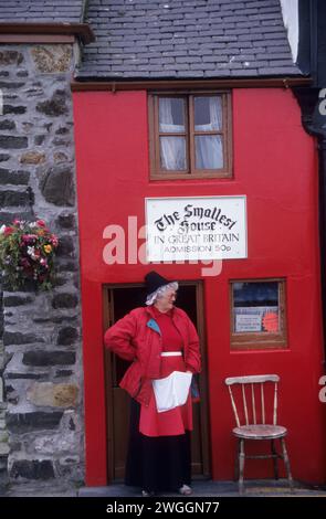 Royaume-Uni, pays de Galles, Conwy, la « plus petite maison de Grande-Bretagne » également connue sous le nom de Quay House. Maintenant une attraction touristique. Banque D'Images