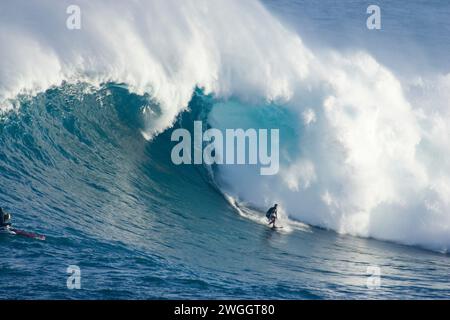 Surf Big Wave à Jaws, Hawaï. Banque D'Images