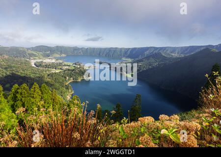 La ville du lac sept ou «Lagoa das sete cidades» est un endroit célèbre dans l'île de São Miguel aux Açores Banque D'Images