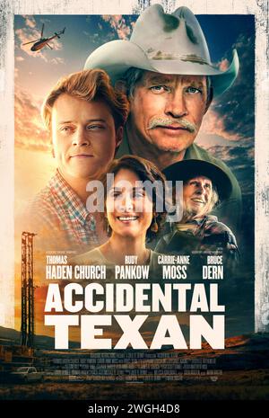 Accidental Texan (2023) réalisé par Mark Lambert Bristol et mettant en vedette Thomas Haden Church, Rudy Pankow et Carrie-Anne Moss. Erwin se retrouve bloqué au Texas, où il est pris sous l'aile d'un foreur de pétrole presque en faillite Merle. Ils se sont lancés dans une aventure sauvage pour déjouer une compagnie pétrolière corrompue pour frapper la saleté de payer avant que les rêves de Merle ne soient évincés. Affiche US One Sheet ***USAGE ÉDITORIAL SEULEMENT***. Crédit : BFA / attractions en bord de route Banque D'Images