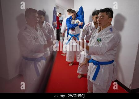 Paris, France. 27 janvier 2024. Kimura Dyun du Brésil s'entraîne dans un couloir lors de l'Open Karate premier League de Paris, le 27 janvier 2024. Le Paris Open Karaté 2024, organisé par la Fédération mondiale de Karaté et la Fédération française de Karaté, aura lieu du 26 au 28 janvier au stade Pierre de Coubertin, à Paris, France. Photo par Aurelien Morissard/ABACAPRESS.COM crédit : Abaca Press/Alamy Live News Banque D'Images