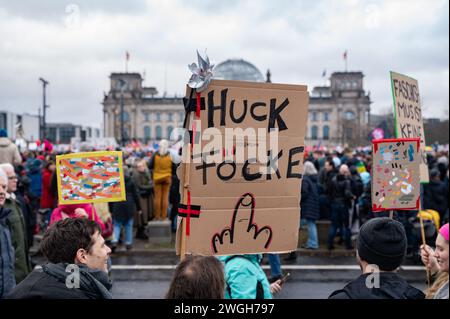 03.02.2024, Berlin, Allemagne, Europe - manifestation de pare-feu manifestation de masse contre l'extrémisme de droite et contre Bjoern Hoecke du parti AFD. Banque D'Images