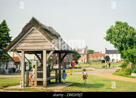 Refuge sur le vert du village, Walberswick, Suffolk, Angleterre, Royaume-Uni Banque D'Images