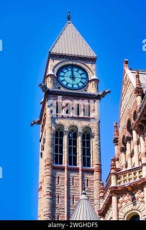 TORONTO, CANADA, tour de l'horloge de l'édifice de la vieille ville. Endroit célèbre et point de repère dans le quartier du centre-ville. Banque D'Images