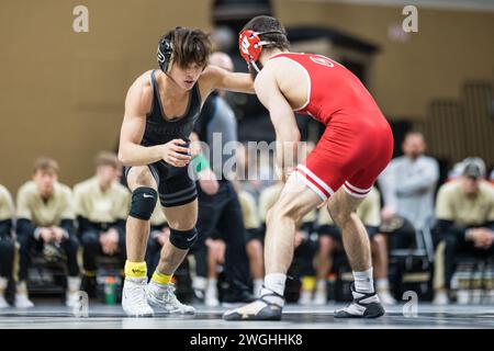 West Lafayette, Indiana, États-Unis. 4 février 2024. Lors du match de lutte NCAA menÃs entre les Wisconsin Badgers et les Purdue Boilermakers, dimanche 4 février 2024, au Holloway Gymnasium à West Lafayette, Ind (Crédit image : © David Wegiel/ZUMA Press Wire) USAGE ÉDITORIAL SEULEMENT! Non destiné à UN USAGE commercial ! Banque D'Images