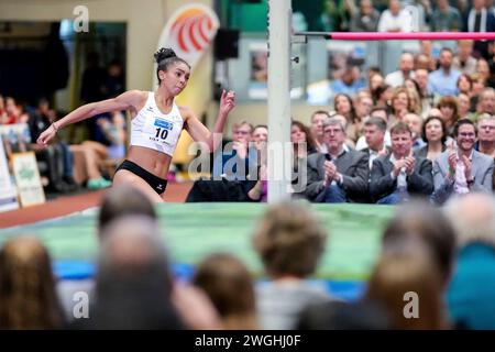 Ella Obeta (LG Eckental, Fauen, 10) beim Anlauf, anlaufen, Einzelbild, Einzelfoto, Aktion, action, 02.02.2024, Weinheim (Allemagne), Leichtathletik, Réunion, Gala Hochsprung 2024 Banque D'Images