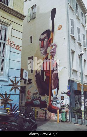 Graffiti sur un coin dans le centre de Marseille en France, le 19 avril 2019 Banque D'Images