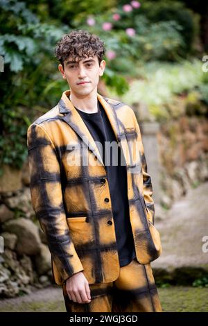 ROME, ITALIE - 05 FÉVRIER : Michele Bravi pose pour un appel photo pour 'Finalmente l'Alba' à l'Hôtel de Russie le 05 février 2024 à Rome, Italie. (Photo Banque D'Images