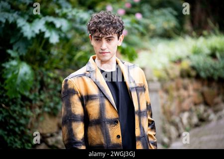 ROME, ITALIE - 05 FÉVRIER : Michele Bravi pose pour un appel photo pour 'Finalmente l'Alba' à l'Hôtel de Russie le 05 février 2024 à Rome, Italie. (Photo Banque D'Images