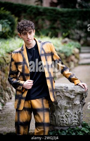 ROME, ITALIE - 05 FÉVRIER : Michele Bravi pose pour un appel photo pour 'Finalmente l'Alba' à l'Hôtel de Russie le 05 février 2024 à Rome, Italie. (Photo Banque D'Images