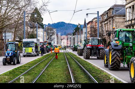 Die Traktoren welche nicht auf den Platz der alten Synagoge durften, wurde in der Werthmannsstrasse abgestellt. (Freiburg im Breisgau, Deutschland, 08 Banque D'Images