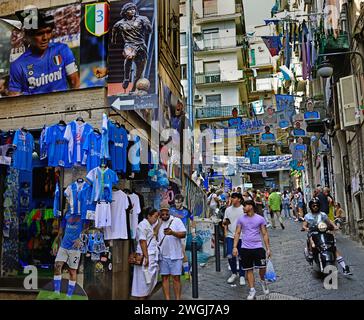 Murale Diego Armando Maradona - Quartieri Spagnoli (mural du quartier espagnol) Naples, Italie, Italie, Naples Campanie Italie. Réalisé à l'occasion du deuxième Scudetto de Naples, dans le 1990, la murale de Maradona est située dans le Quartieri Spagnoli et a été restaurée dans le 2016 grâce aux contributions des citoyens de la région Banque D'Images