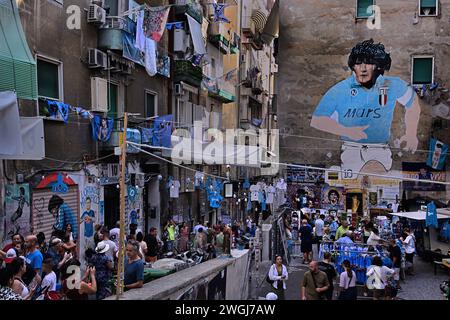 Murale Diego Armando Maradona - Quartieri Spagnoli (mural du quartier espagnol) Naples, Italie, Italie, Naples Campanie Italie. Réalisé à l'occasion du deuxième Scudetto de Naples, dans le 1990, la murale de Maradona est située dans le Quartieri Spagnoli et a été restaurée dans le 2016 grâce aux contributions des citoyens de la région Banque D'Images