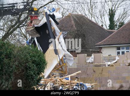 Les travaux se poursuivent pour démolir un bloc de piscines thermales non autorisées chez Hannah Ingram-Moore, la fille du regretté capitaine Sir Tom Moore, à Marston Moretaine, Bedfordshire. Date de la photo : lundi 5 février 2024. Banque D'Images