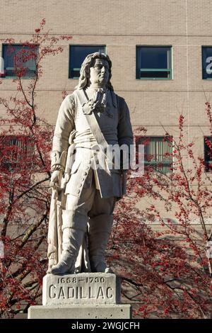 Detroit, Michigan - Une statue d'Antoine Laumet de la Mothe Cadillac, l'un des quatre explorateurs français qui ont ouvert la voie à la colonisation européenne de Mic Banque D'Images