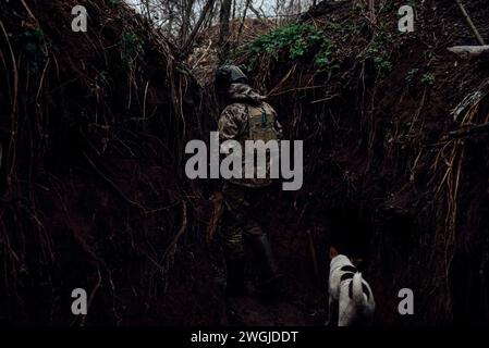 Ukraine. 29 novembre 2023. Adrien Vautier/le Pictorium - sur le front en Ukraine pendant la guerre - 29/11/2023 - Ukraine - tranchée ukrainienne sur le front Niou-Iork. Oblast de Donetsk, 29 novembre 2023. Crédit : LE PICTORIUM/Alamy Live News Banque D'Images