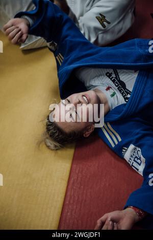 Adrien Vautier/le Pictorium - entraînement des sportifs en Ukraine pendant la guerre - 10/11/2023 - Ukraine/Kiev - Daria Bilodid en entraînement. La jeune athlète a été privée d'un championnat du monde en mai 2023, sa Fédération refusant d'envoyer ses combattants au Qatar suite à la décision de la Fédération internationale de judo de réintégrer les athlètes russes et biélorusses sous une bannière neutre. Le judoka, deux fois champion du monde, a qualifié la décision d'irresponsable, ajoutant : -toutes ces personnes qui vont participer aux championnats du monde sont des militaires! Banque D'Images