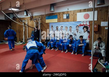 Kiev, Ukraine. 10 novembre 2023. Adrien Vautier/le Pictorium - entraînement des sportifs en Ukraine pendant la guerre - 10/11/2023 - Ukraine/Kiev - dans la salle d'entraînement de l'équipe nationale de judo à Kiev. 10 novembre 2023. Crédit : LE PICTORIUM/Alamy Live News Banque D'Images