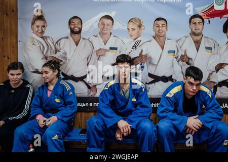 Kiev, Ukraine. 10 novembre 2023. © Adrien Vautier/le Pictorium/MAXPPP - Kiev 10/11/2023 Adrien Vautier/le Pictorium - 10/11/2023 - Ukraine/Kiev - dans la salle d'entrainement de l'equipe nationale de judo a Kiev. Au centre de la banniere Daria Bilodid, figure de proue du judo ukrainien. Le 10 novembre 2023. - Valeurs ACtuelles out, no jdd, jdd out, RUSSIA OUT, NO RUSSIA #norussia/10/11/2023 - Ukraine/Kiev - dans la salle d'entraînement de l'équipe nationale de judo à Kiev. Au centre de la bannière Daria Bilodid, figure de proue du judo ukrainien. 10 novembre 2023. Crédit : MAXPPP/Alamy Live News Banque D'Images