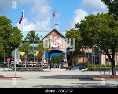 Miami, Floride, États-Unis - 3 décembre 2023 : magasin Bass Pro Shops au Dolphin Mall. Banque D'Images