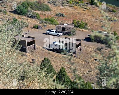 Rio Grande gorge, Nouveau-Mexique, États-Unis - 14 novembre 2019 : terrain de camping du National Forest Service près du pont de jonction de Taos. Banque D'Images