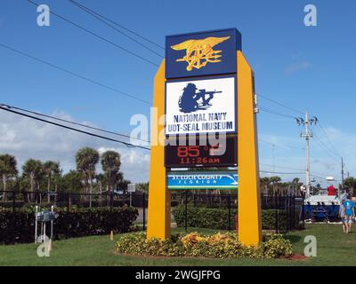 Pieds Pierce, Floride, États-Unis - 29 décembre 2015 : enseigne du musée UDT-SEAL de la Marine nationale. Banque D'Images