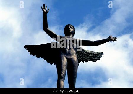 Nike Statue at Pothia Harbour, Kalymnos, Dodécanèse, Grèce, Europe, 1990 Banque D'Images