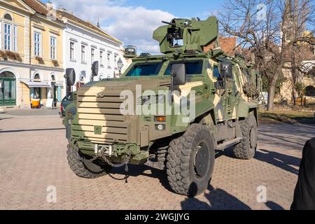 Un véhicule de combat blindé moderne Gidran 4x4 MRAP camouflé dans la rue d'une ville hongroise Banque D'Images