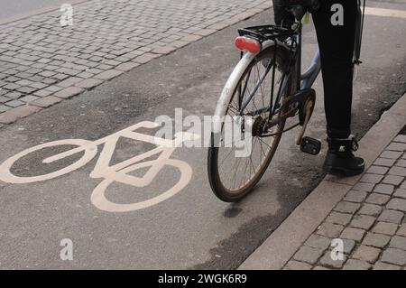 Copenhague, Danemark /05 février 2024/.piste cyclable pour cyclistes à Copenhague, capitale dan ish. (Photo.Francis Joseph Dean/Dean Pictures) Banque D'Images