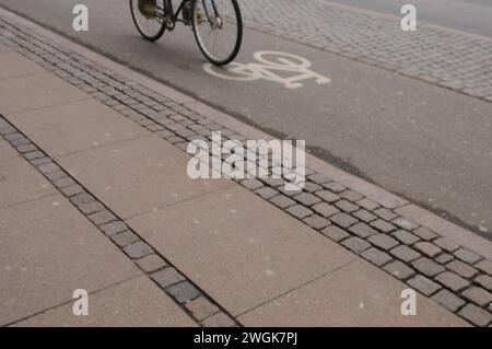 Copenhague, Danemark /05 février 2024/.piste cyclable pour cyclistes à Copenhague, capitale dan ish. Photo.Francis Joseph Dean/Dean Pictures Banque D'Images