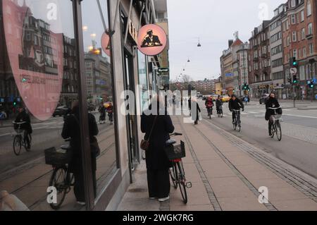 Copenhague, Danemark /05 février 2024/.piste cyclable pour cyclistes à Copenhague, capitale dan ish. Photo.Francis Joseph Dean/Dean Pictures Banque D'Images