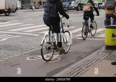 Copenhague, Danemark /05 février 2024/.piste cyclable pour cyclistes à Copenhague, capitale dan ish. Photo.Francis Joseph Dean/Dean Pictures Banque D'Images