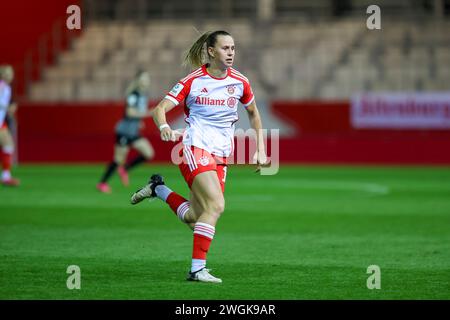 Muenchen, Deutschland. 05th Feb, 2024. Klara Buehl (FC Bayern Muenchen, 17 ans), FC Bayern Muenchen v. SC Freiburg, Fussball, Google Pixel Frauen-Bundesliga, 12 ans. Spieltag, saison 2023/24, 05.02.2024, LA RÉGLEMENTATION DFL INTERDIT TOUTE UTILISATION DE PHOTOGRAPHIES COMME SÉQUENCES D'IMAGES, Foto : Eibner-Pressefoto/Jenni Maul crédit : dpa/Alamy Live News Banque D'Images