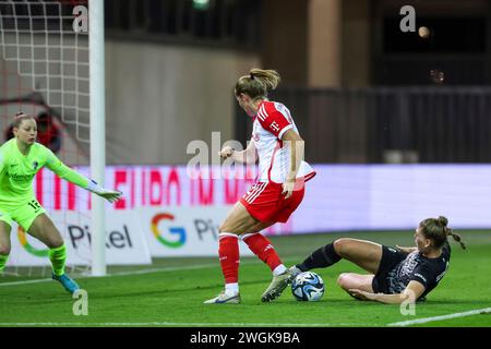 Muenchen, Deutschland. 05th Feb, 2024. Torchance durch Sydney Lohmann (FC Bayern Muenchen, 12), FC Bayern Muenchen v. SC Freiburg, Fussball, Google Pixel Frauen-Bundesliga, 12. Spieltag, saison 2023/24, 05.02.2024, LA RÉGLEMENTATION DFL INTERDIT TOUTE UTILISATION DE PHOTOGRAPHIES COMME SÉQUENCES D'IMAGES, Foto : Eibner-Pressefoto/Jenni Maul crédit : dpa/Alamy Live News Banque D'Images