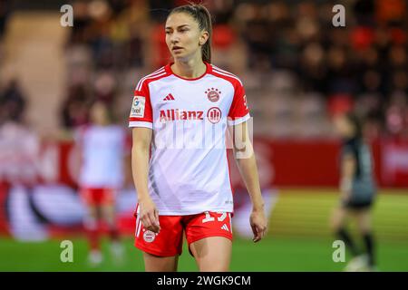 Muenchen, Deutschland. 05th Feb, 2024. Katharina Naschenweng (FC Bayern Muenchen, 19), FC Bayern Muenchen v. SC Freiburg, Fussball, Google Pixel Frauen-Bundesliga, 12. Spieltag, saison 2023/24, 05.02.2024, LA RÉGLEMENTATION DFL INTERDIT TOUTE UTILISATION DE PHOTOGRAPHIES COMME SÉQUENCES D'IMAGES, Foto : Eibner-Pressefoto/Jenni Maul crédit : dpa/Alamy Live News Banque D'Images