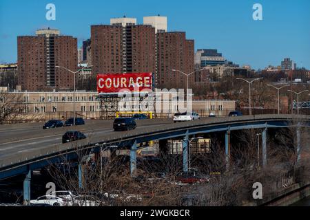 Bronx, New York, États-Unis. 3 février 2024. Traverser un pont pour Harlem. (Crédit image : © John Marshall Mantel/ZUMA Press Wire) USAGE ÉDITORIAL SEULEMENT! Non destiné à UN USAGE commercial ! Banque D'Images