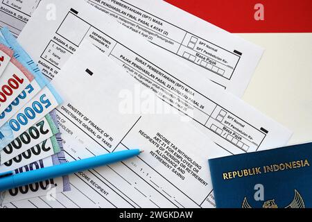 Formulaires fiscaux indonésiens 1721 a1 retenue d'impôt sur le revenu art 21 pour l'employé ou les bénéficiaires de pension, d'allocation de retraite, d'épargne-retraite et d'autres documents fiscaux Banque D'Images