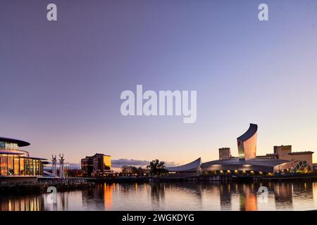 MediaCity zone de Salford Quays Imperial War Museum North à Trafford dans les quais régénérés Manchester Ship canal. Banque D'Images