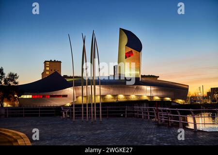 MediaCity zone de Salford Quays Imperial War Museum North à Trafford dans les quais régénérés Manchester Ship canal. Banque D'Images