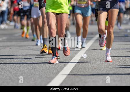 coureuses féminines dans le groupe marathon Banque D'Images