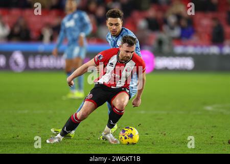 Jack Robinson de Sheffield United et Morgan Rogers d'Aston Villa lors du match de premier League entre Sheffield United et Aston Villa à Bramall Banque D'Images