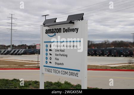 San Antonio, États-Unis. 05th Feb, 2024. Affichage directionnel Amazon Delivery à l'extérieur de l'usine DSX8 située au 11602 Tech COM Drive à San Antonio, Texas, États-Unis, le 5 février 2024. Amazon a été fondée en 1994 et est maintenant le deuxième plus grand employeur privé en Amérique. (Photo de Carlos Kosienski/Sipa USA) crédit : Sipa USA/Alamy Live News Banque D'Images