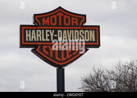 San Antonio, États-Unis. 05th Feb, 2024. Signalisation extérieure à l'extérieur de l'établissement Cowboy Harley-Davidson Alamo City de Teddy Morse à San Antonio, Texas, États-Unis, le 5 février 2024. Fondée en 1903, Harley-Davidson est devenue l'un des plus grands fabricants de motos au monde. (Photo de Carlos Kosienski/Sipa USA) crédit : Sipa USA/Alamy Live News Banque D'Images