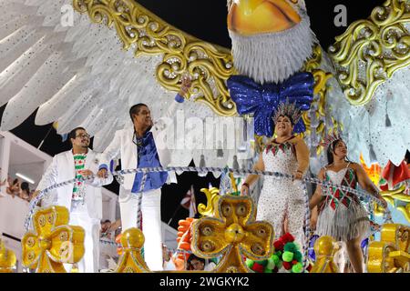 Défilé scolaire Samba dans le Sambodromo. Carnaval de Rio de Janeiro. Academicos do Grande Rio se produit au Marquês de Sapucaí Banque D'Images