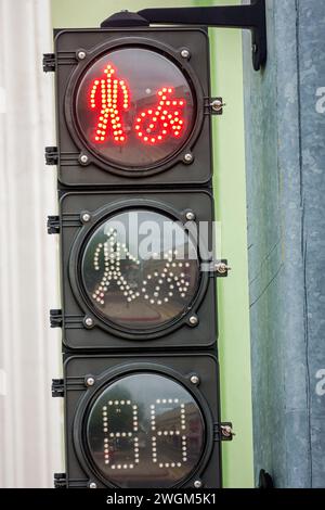 Merida Mexique, Barrio de Santiago Centro, feu de signalisation, symboles piétons cyclistes vélos rouge, hispanique mexicain latino-latino, espagnol parlant la Banque D'Images